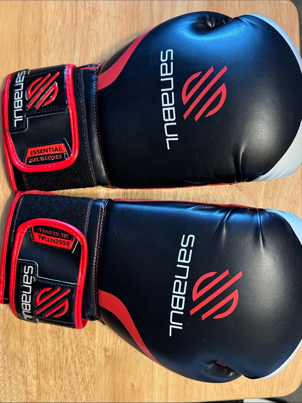 Sanabul Pearhead Boxing Gloves in Black & Red Essential Gel Gloves 10oz Punching
